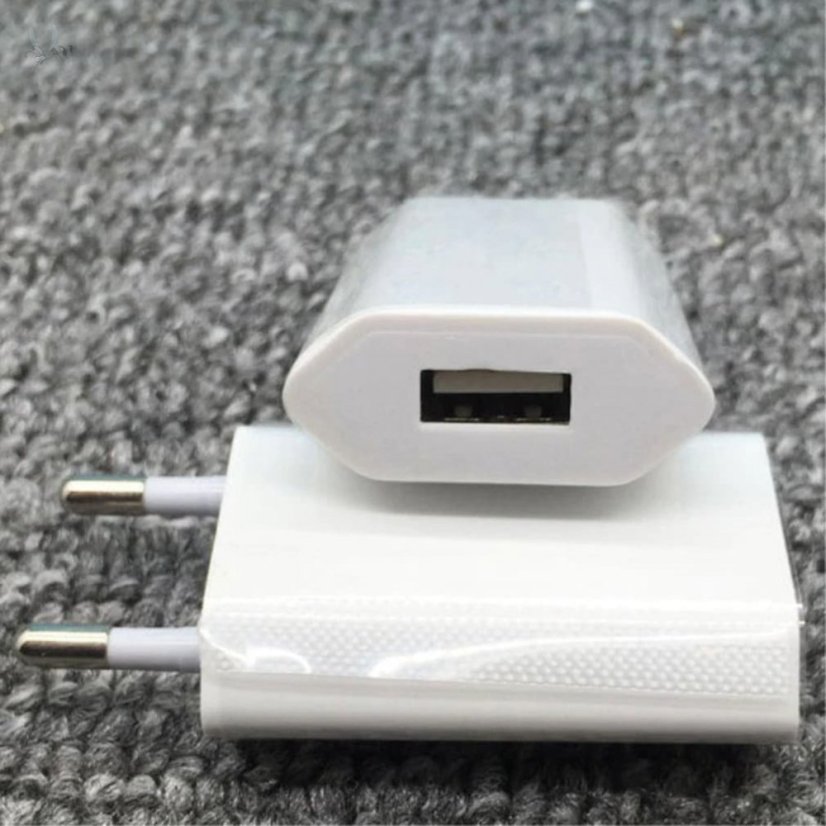 ISO - Adaptér univerzální USB nabíječka do sítě 220V - 5V/1A - Barva: Bílá